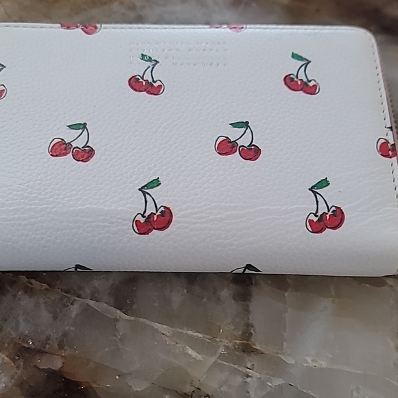 Adorable Marc By Marc Jacobs Wallet - Picture 4 of 6